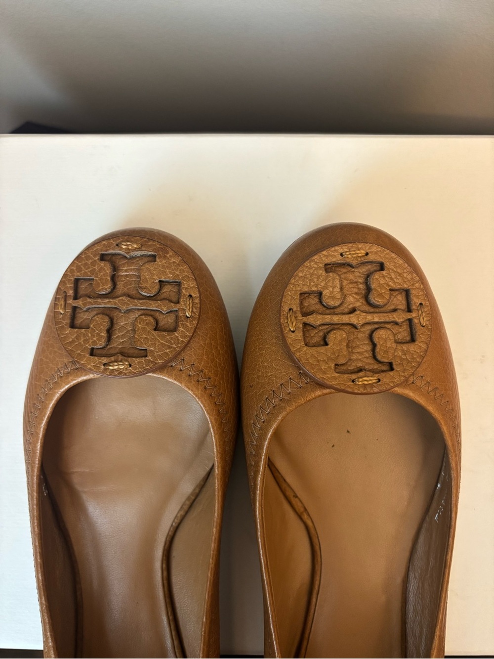 Tory Burch Tan Leather Logo Round-Toe Ballet Flats - Picture 4 of 6